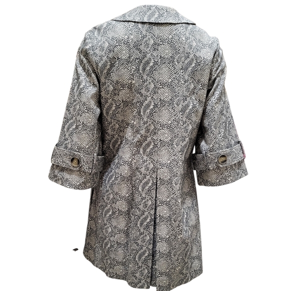 177. CAbi Camille #3134 Snakeskin Patterned Gray Cape Coat - Size Small - Picture 5 of 8
